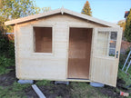Geraetehütte aus Holz